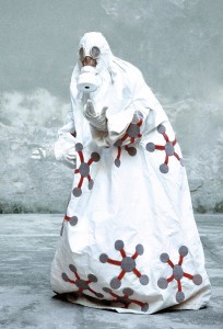 Super Nanotech Burka. Realizzato in collaborazione con l'artista Nicola Natale e la stilista Paola Scapin. Foto di Max Botticelli
