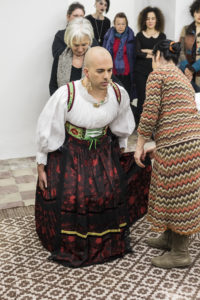 Ruben Montini, La Vestizione della Sposa, 2016 documentazione fotografica della performance presso la Galleria Macca, Cagliari ph: Ela Bialkowska, OKNOstudio
